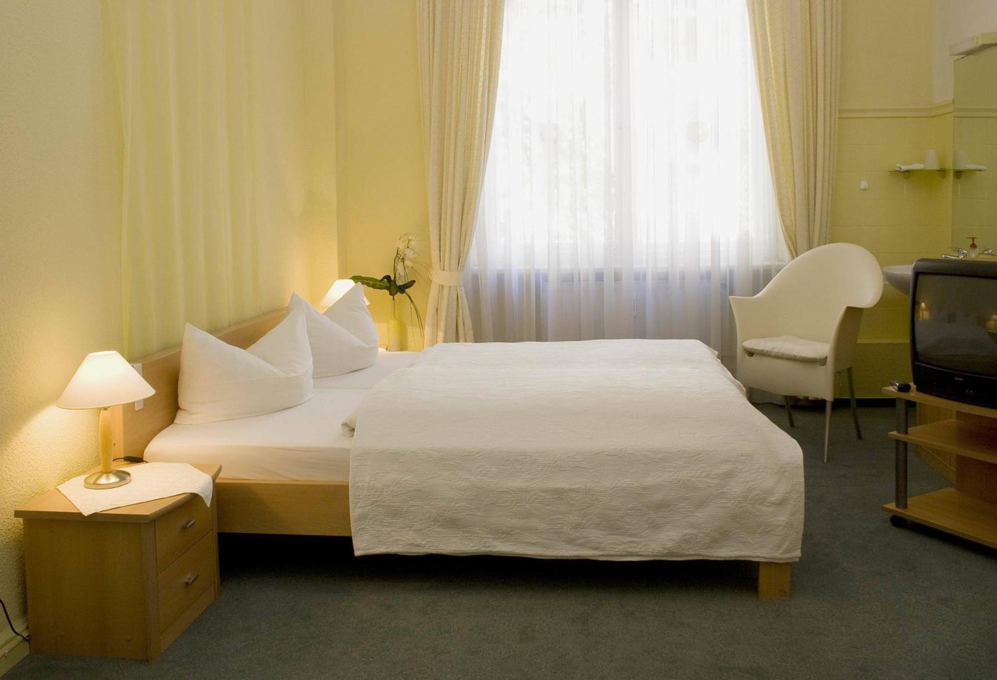 Hotel Pension Senta Berlin Bagian luar foto