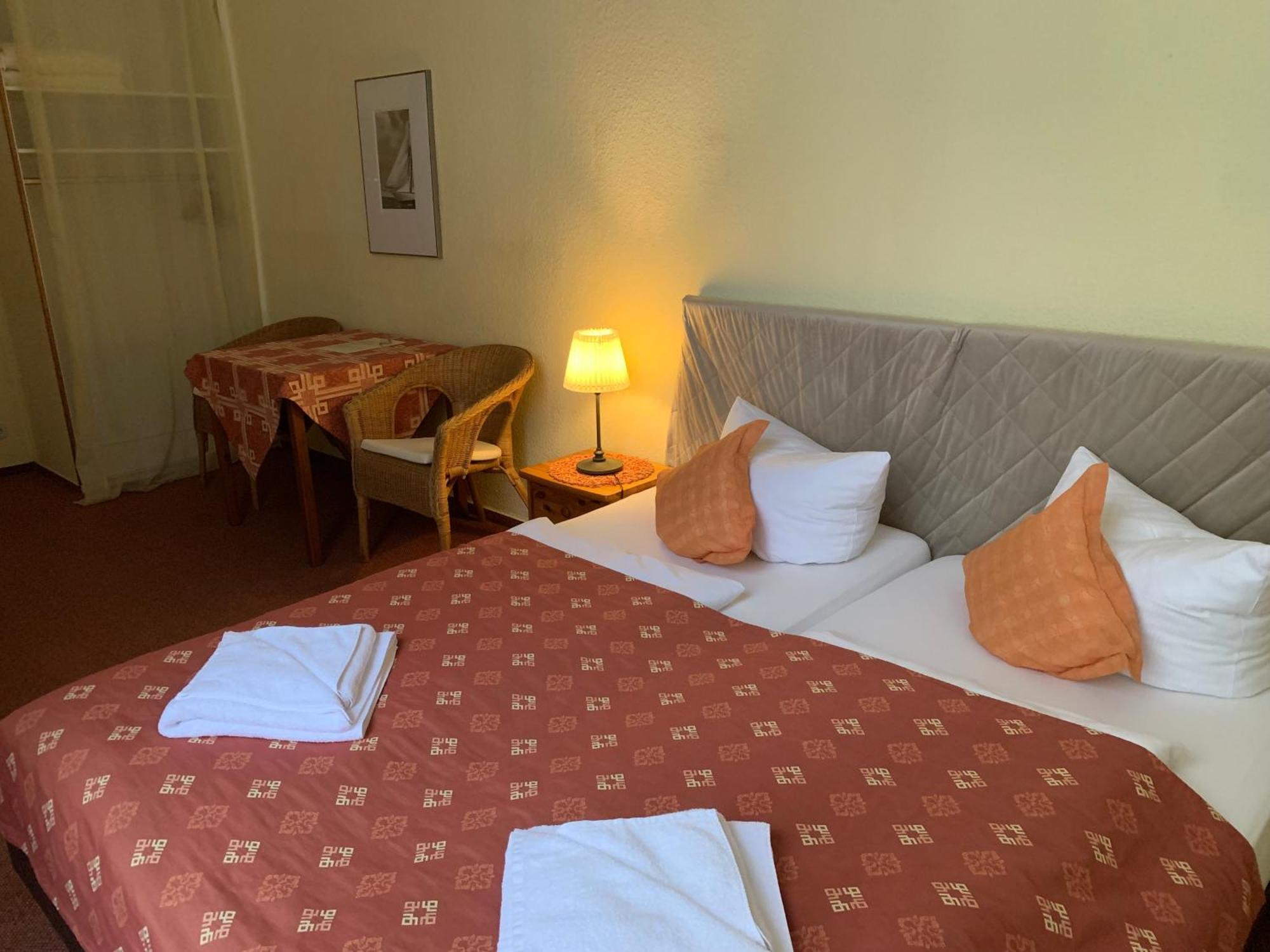 Hotel Pension Senta Berlin Bagian luar foto