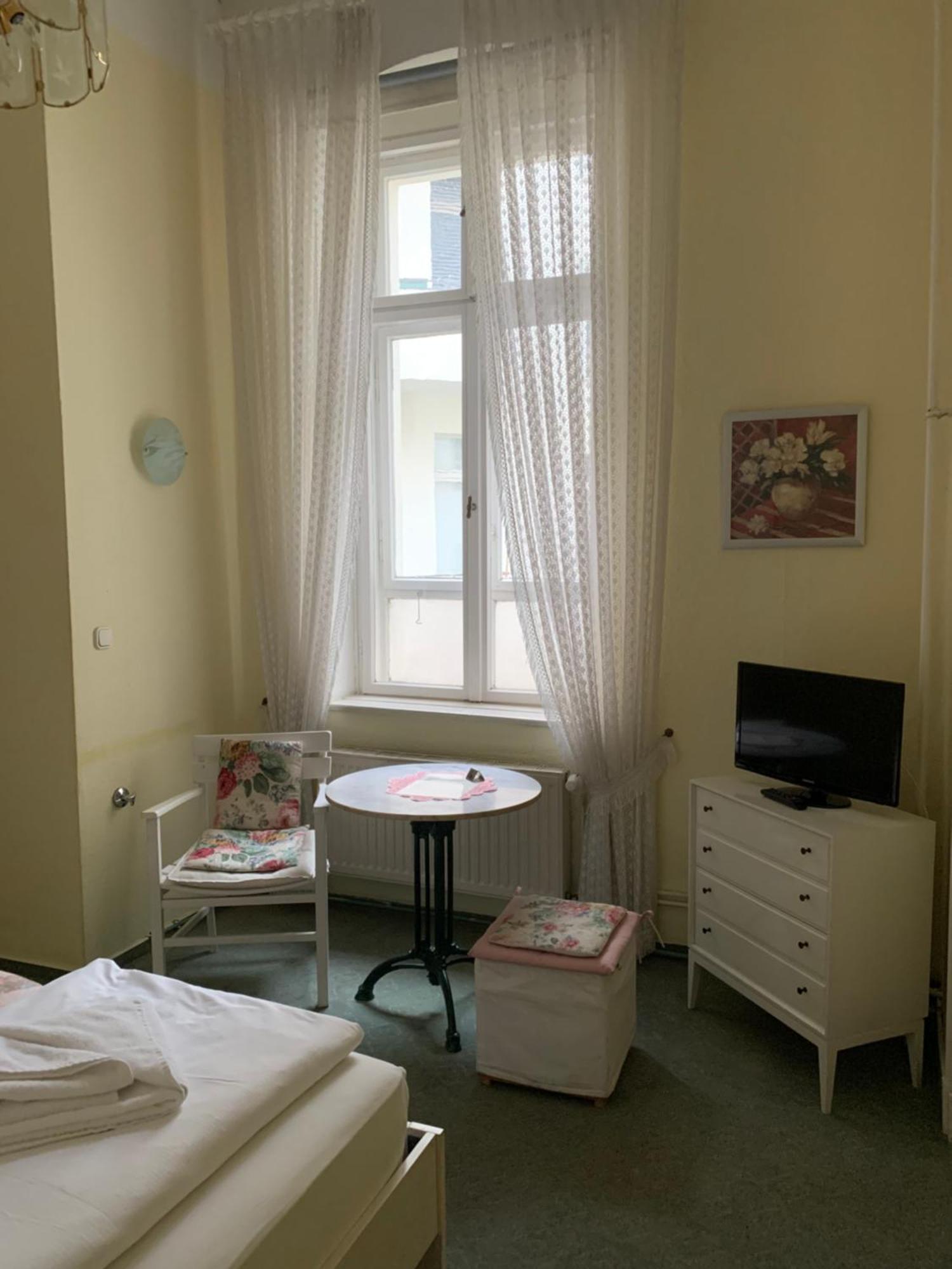 Hotel Pension Senta Berlin Bagian luar foto