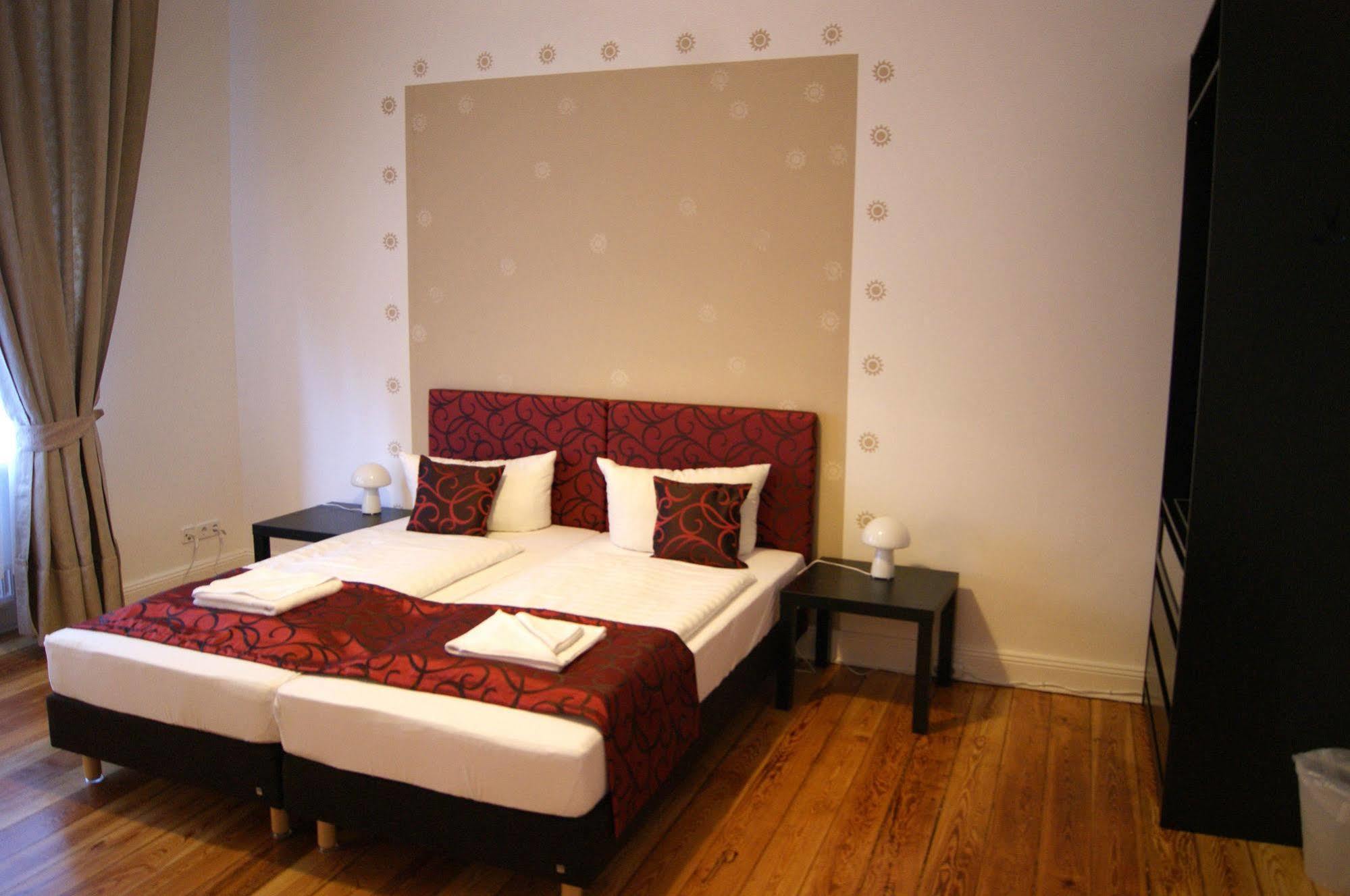 Hotel Pension Senta Berlin Bagian luar foto